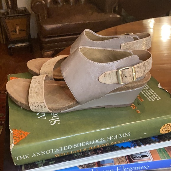 Sofft Tan and Rose gold Leather Wedge Sandals - Picture 4 of 13